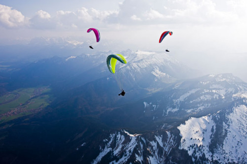 paragliders-coring-a-thermal paragliders climbing in a thermal austria 500x333 FLY BETTER: How to find the core of a thermal