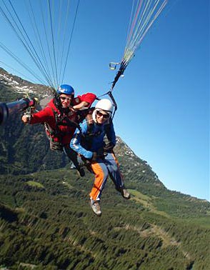 Lois Grugger on his way to a tandem paragliding record Lois Grugger on his way to a tandem paragliding record