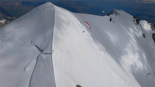 Paragliders soaring le Mont Blanc, 19 August 2009