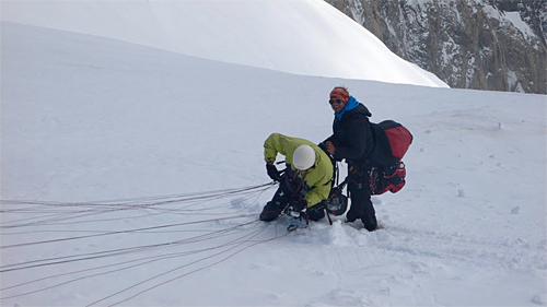 Olivier Laugero and passenger land on the top of Mont Blanc
