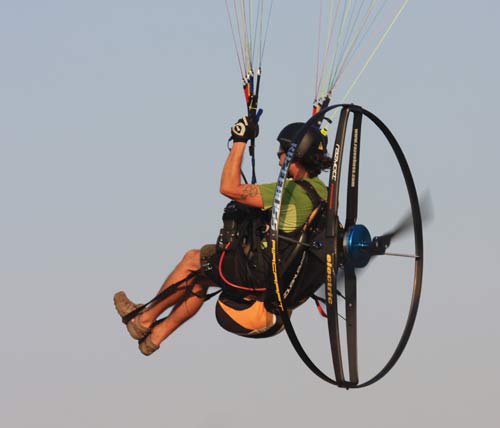 Razeebuss Razmott in flight