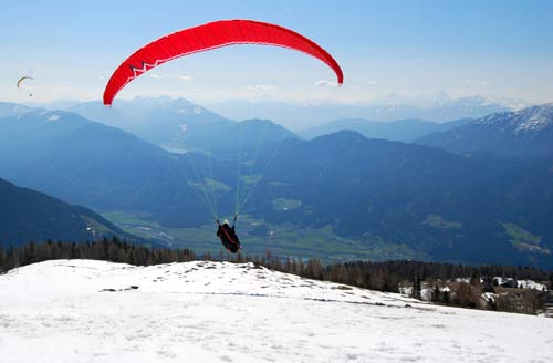 Nova cross country paragliding meet takes place at Greifenburg, Austria, May 2010. Photo: Nova / Till Gottbrath