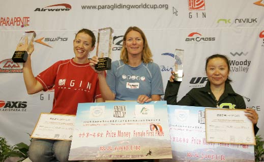     Women's Podium for the 2010 PWC China: Christine Metas (2), Orlane Sturbois (1), Xiangping Hou (3)