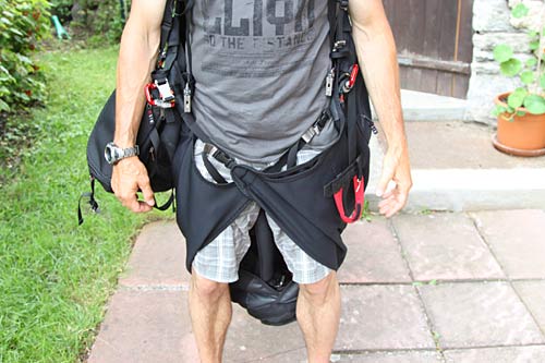 Picture 3: Genie Race with open latches but closed speed bag. The relatively tight neoprene