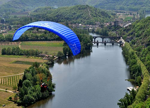 Little Cloud's tandem paraglider, the Bidule