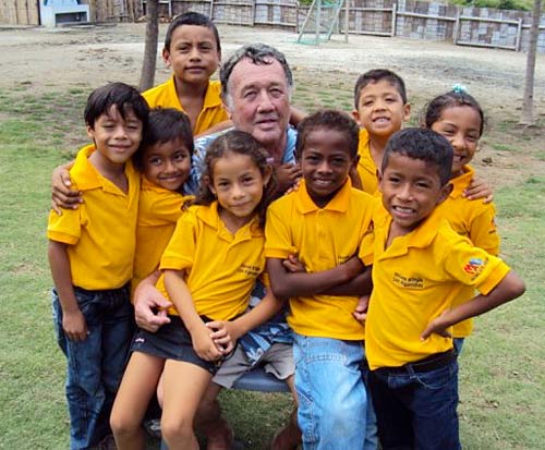 paragliding-course-auction-to-help-ecuador-children- Children from the Escuela Bilingue Los Algarrobos in Canoa, Ecuador