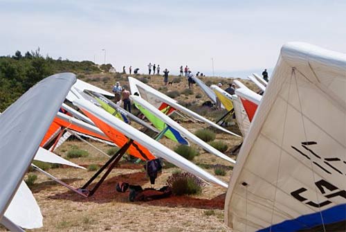 Spanish-International-hang-gliding-open-Ager-2010 Hang gliders adorn launch in Ager during the Spanish Nationals and International Open 2010