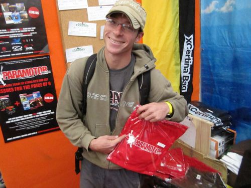 Mathieu Rouanet politely mentions he hasn't been paid for the image rights for all the photos of him used on Paramotor Magazine's T-shirts... Mathieu Rouanet politely mentions he hasn't been paid for the image rights for all the photos of him used on Paramotor Magazine's T-shirts...