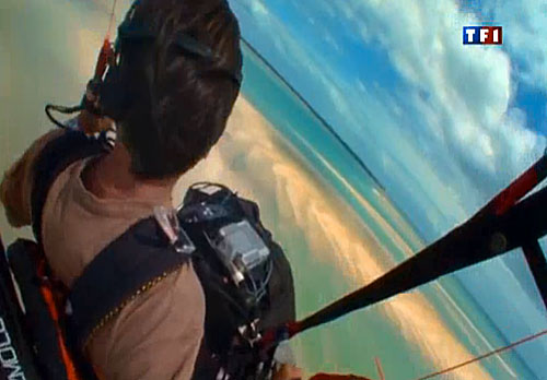 Nicolas Hulot flies Razebuss' Razmott 130 above the Mozambique channel