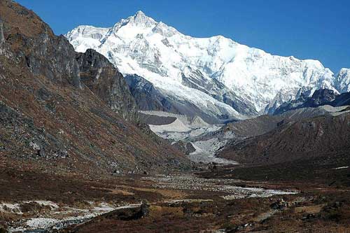 Uttarey, where Brad Sander and Eric Reed are, is the base for treks to Kanchenjunga, at 8,586m it is the third highest mountain in the world. Photo: Carsten.nebel Kanchenjunga