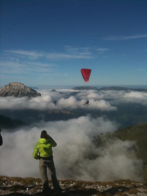 Russ Ogden flies Ozone's new single skinner above the clouds on the Dent de Crolles, 23 Sept 2011. Photo: Marcus King Russ Ogden flies Ozone's new single skinner above the clouds on the Dent de Crolles, 23 Sept 2011. Photo: Marcus King