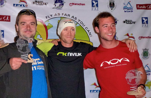Martin Muller (centre), Wojciech Pomierski (left) and Dominic Schaertl, winners of the XC Open Portugal 2011