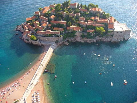 The paragliding site of Brajici in Montenegro is above the beautiful Brecici Beach. Photo: www.montenegrofly.com