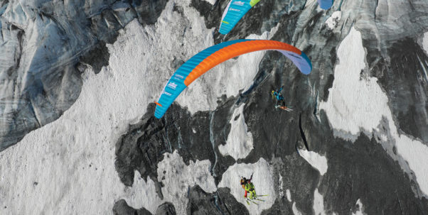 Tandem paragliding